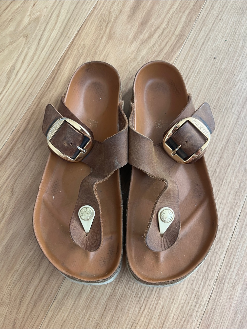 Birkenstock Women’s Gizeh Big Buckle-Cognac Sandals size 8